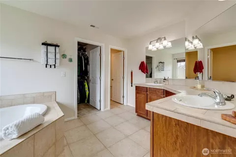 Bath - 14025 5th Pl W, Everett, WA 98208 photo 4 of 4