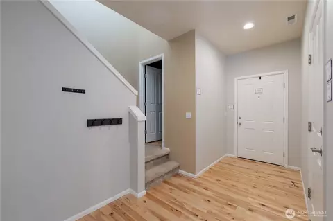 Entry Way - 14025 5th Pl W, Everett, WA 98208 photo 4 of 6