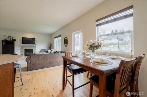 Dining - 14025 5th Pl W, Everett, WA 98208 photo 4 of 5