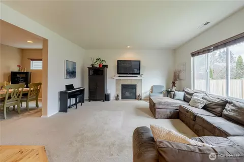 Living - 14025 5th Pl W, Everett, WA 98208 photo 2 of 3