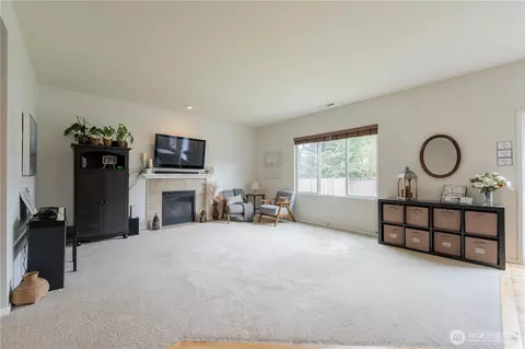 Living - 14025 5th Pl W, Everett, WA 98208 photo 3 of 4