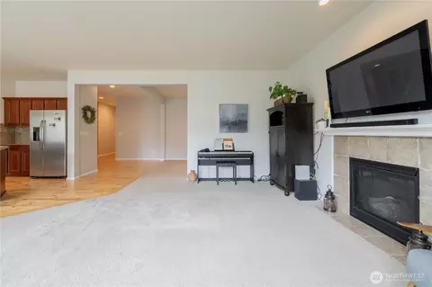 Living - 14025 5th Pl W, Everett, WA 98208 photo 2 of 4