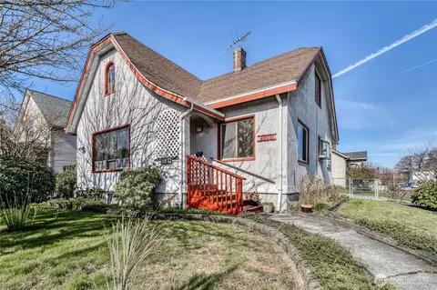 751 S 39th St, Tacoma, WA 98418