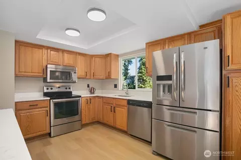 Kitchen - 19911 34th Dr SE, Bothell, WA 98012 photo 1 of 2