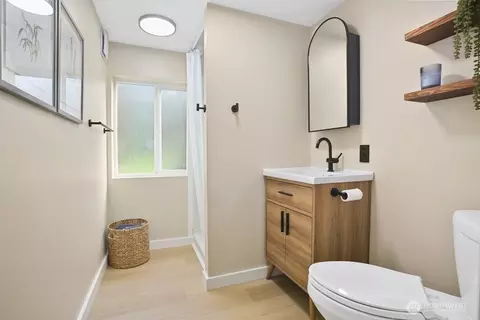 Bath - 19911 34th Dr SE, Bothell, WA 98012 photo 3 of 4