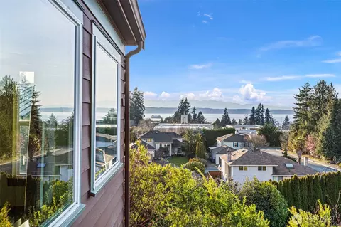 View/Area - 647 9th Ave N, Edmonds, WA 98020 photo 4 of 10