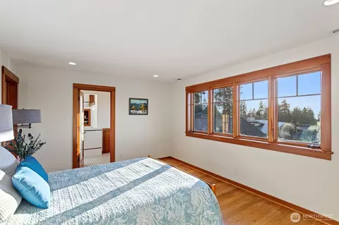 Bedroom - 647 9th Ave N, Edmonds, WA 98020 photo 1 of 3