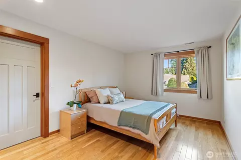 Bedroom - 647 9th Ave N, Edmonds, WA 98020 photo 3 of 3