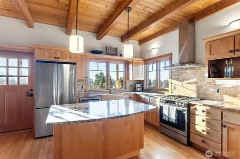 Kitchen - 647 9th Ave N, Edmonds, WA 98020 photo 1 of 3