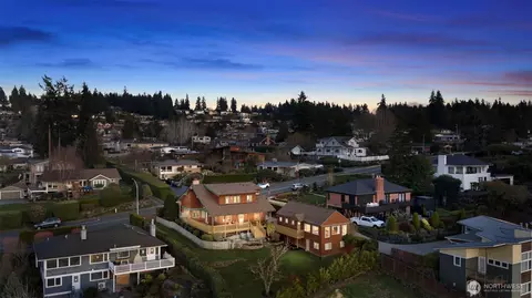 View/Area - 647 9th Ave N, Edmonds, WA 98020 photo 9 of 10