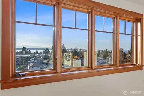 View/Area - 647 9th Ave N, Edmonds, WA 98020 photo 2 of 10