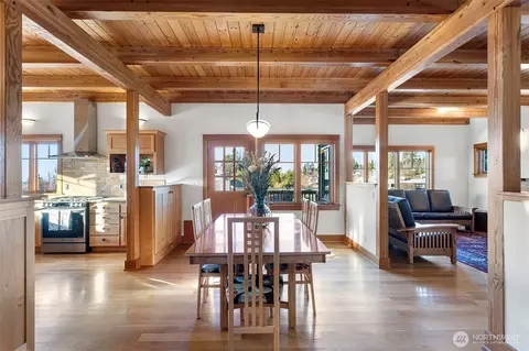 Dining - 647 9th Ave N, Edmonds, WA 98020 photo 1 of 1