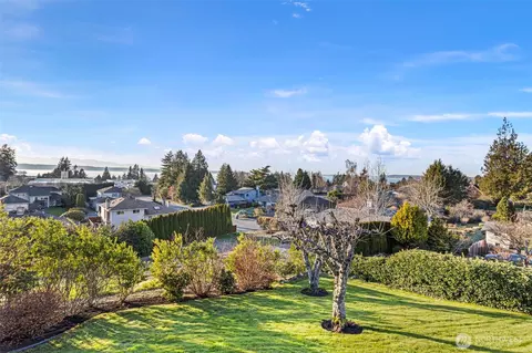 View/Area - 647 9th Ave N, Edmonds, WA 98020 photo 3 of 10