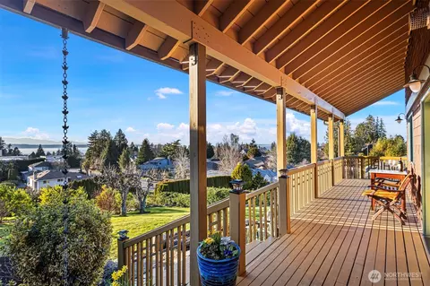Exterior - 647 9th Ave N, Edmonds, WA 98020 photo 2 of 2