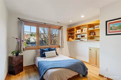 Bedroom - 647 9th Ave N, Edmonds, WA 98020 photo 2 of 3