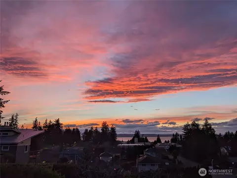 View/Area - 647 9th Ave N, Edmonds, WA 98020 photo 6 of 10