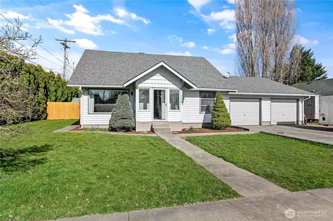 208 Harrison St, Sumas, WA 98295