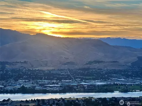 886 NE Conner Ct, East Wenatchee, WA 98802