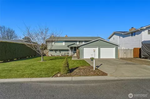 1267 SE Constitution Dr, College Place, WA 99324