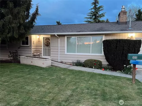 1011 15th St NW, Puyallup, WA 98371