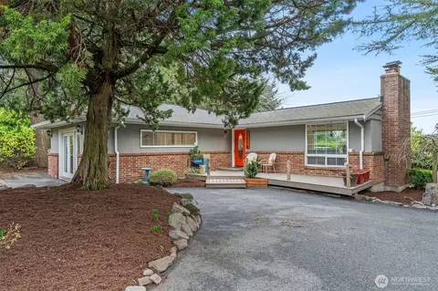 15612 38th Ave NE, Lake Forest Park, WA 98155