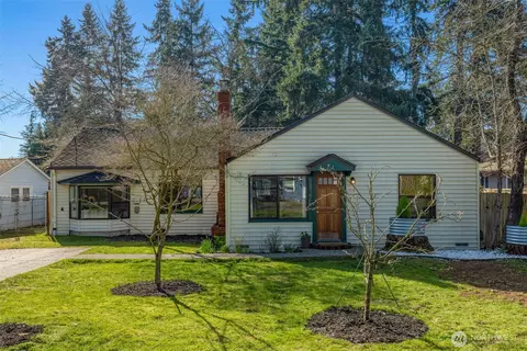 1815 N 137th St, Seattle, WA 98133