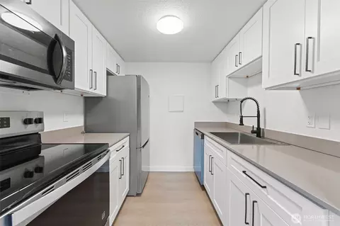 14020 Juanita Dr NE #B3, Kirkland, WA 98034