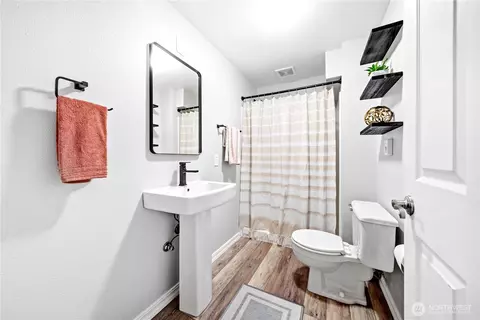 Bath - 2413 98th St SE, Everett, WA 98208 photo 4 of 4