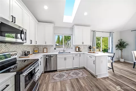 Kitchen - 2413 98th St SE, Everett, WA 98208 photo 1 of 3