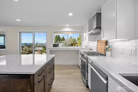 Kitchen - 712 Alder St, Edmonds, WA 98020 photo 4 of 5