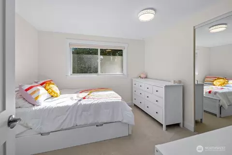 Bedroom - 712 Alder St, Edmonds, WA 98020 photo 5 of 6