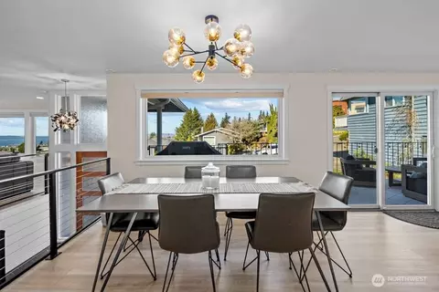 Dining - 712 Alder St, Edmonds, WA 98020 photo 2 of 4