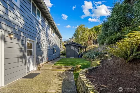 Exterior - 712 Alder St, Edmonds, WA 98020 photo 2 of 3