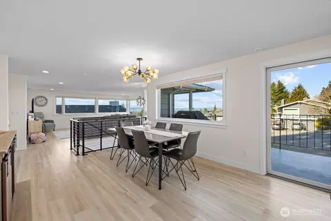 Dining - 712 Alder St, Edmonds, WA 98020 photo 4 of 4