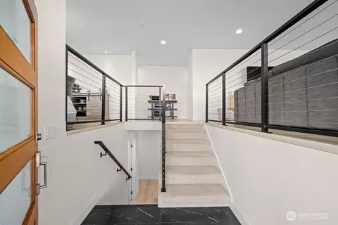 Entry Way - 712 Alder St, Edmonds, WA 98020 photo 1 of 3