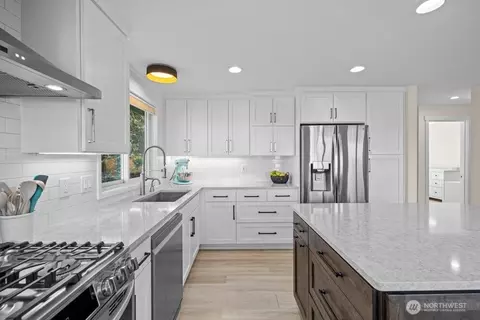 Kitchen - 712 Alder St, Edmonds, WA 98020 photo 3 of 5