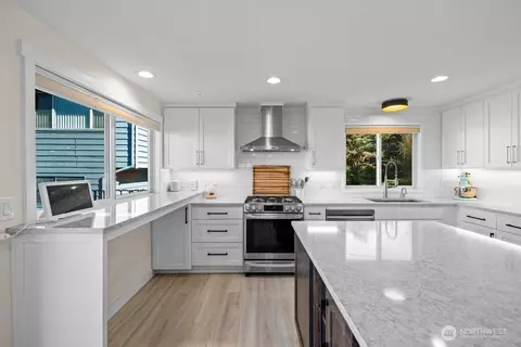Kitchen - 712 Alder St, Edmonds, WA 98020 photo 2 of 5