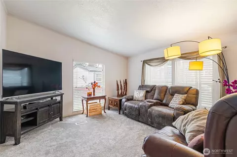 2350 Douglas Rd #17, Ferndale, WA 98248