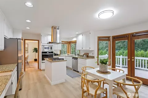 Kitchen - 18632 29th Ave SE, Bothell, WA 98012 photo 2 of 4