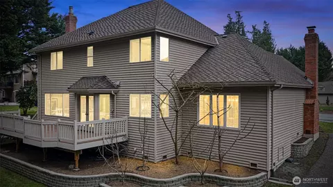 Exterior - 18632 29th Ave SE, Bothell, WA 98012 photo 5 of 8