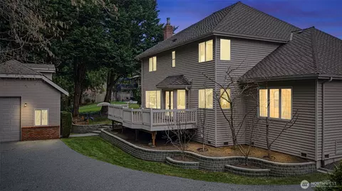 Exterior - 18632 29th Ave SE, Bothell, WA 98012 photo 6 of 8