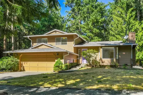3918 Brenden Cir, Clinton, WA 98236