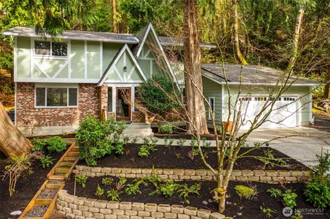 8205 NE Blakely Ct W, Bainbridge Island, WA 98110