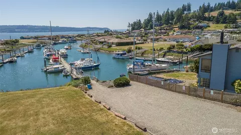 2271 Mariner Beach Dr, Oak Harbor, WA 98277
