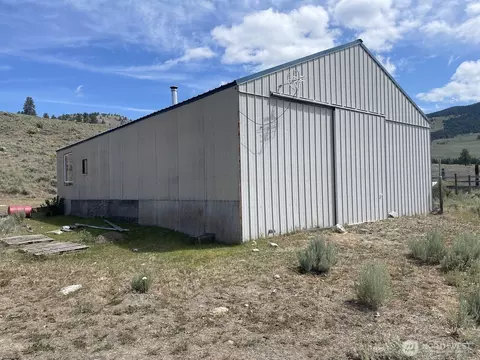 16 Breezy Ln, Tonasket, WA 98855