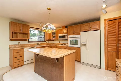 Kitchen - 10 Percy Ln, Sequim, WA 98382 photo 6 of 6
