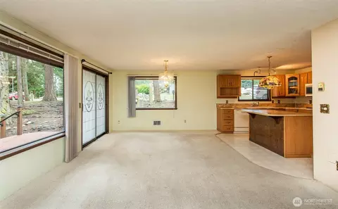 Living - 10 Percy Ln, Sequim, WA 98382 photo 2 of 6
