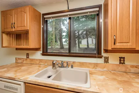 Kitchen - 10 Percy Ln, Sequim, WA 98382 photo 2 of 6