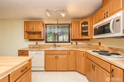 Kitchen - 10 Percy Ln, Sequim, WA 98382 photo 5 of 6