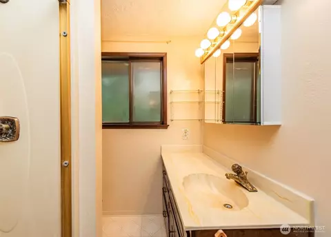 Bath - 10 Percy Ln, Sequim, WA 98382 photo 3 of 5